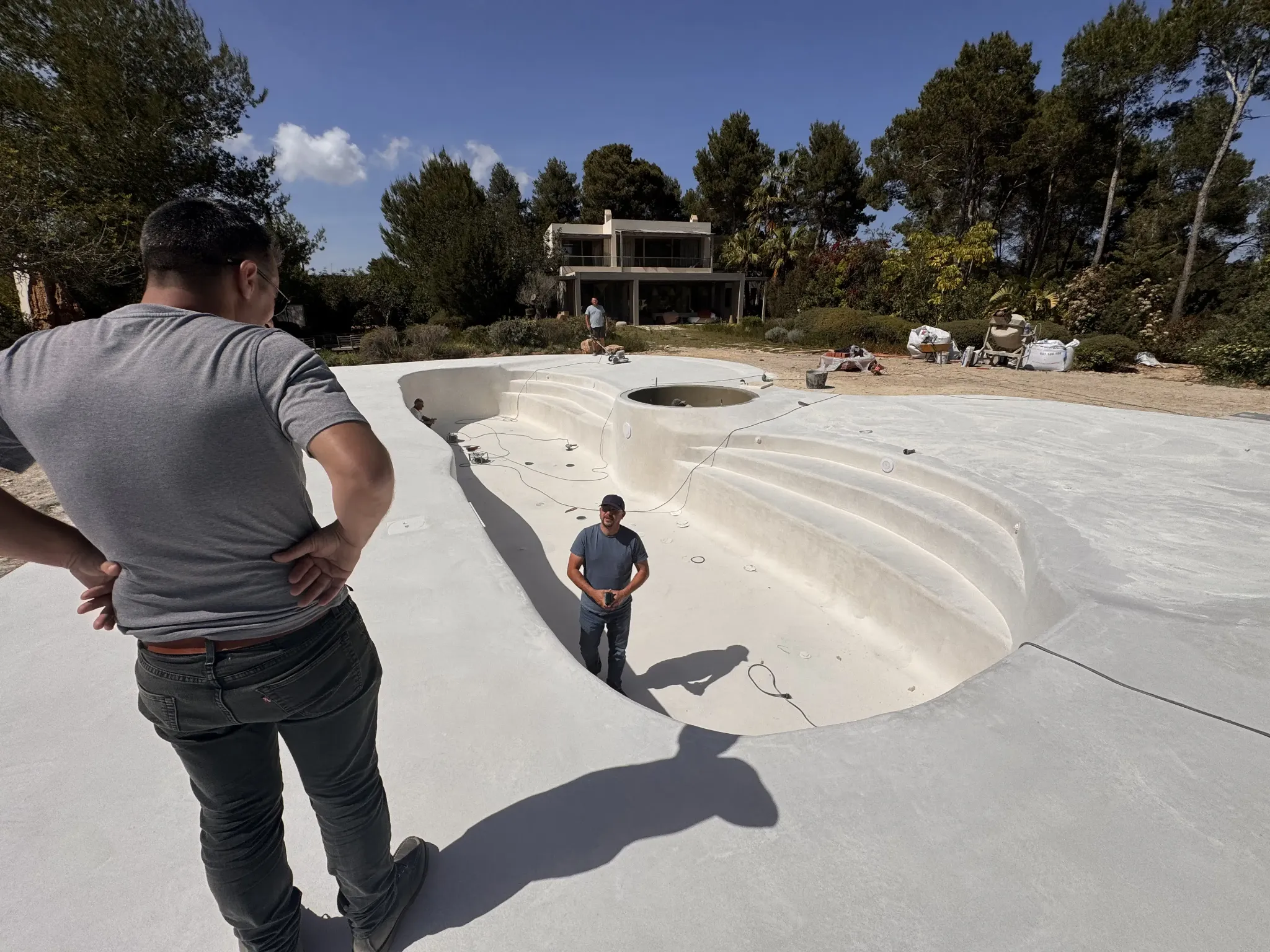Proceso de ejecución de piscina de arena con Arelite Classic Sand en una vivienda de Ibiza